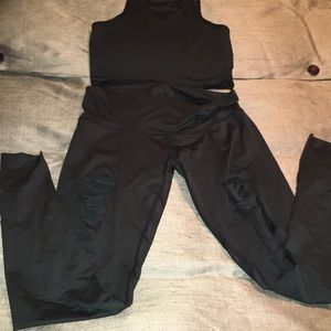 Teeki jungle green yoga outfit